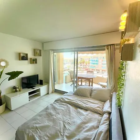 L Escapade T2 Port Frejus-vue *